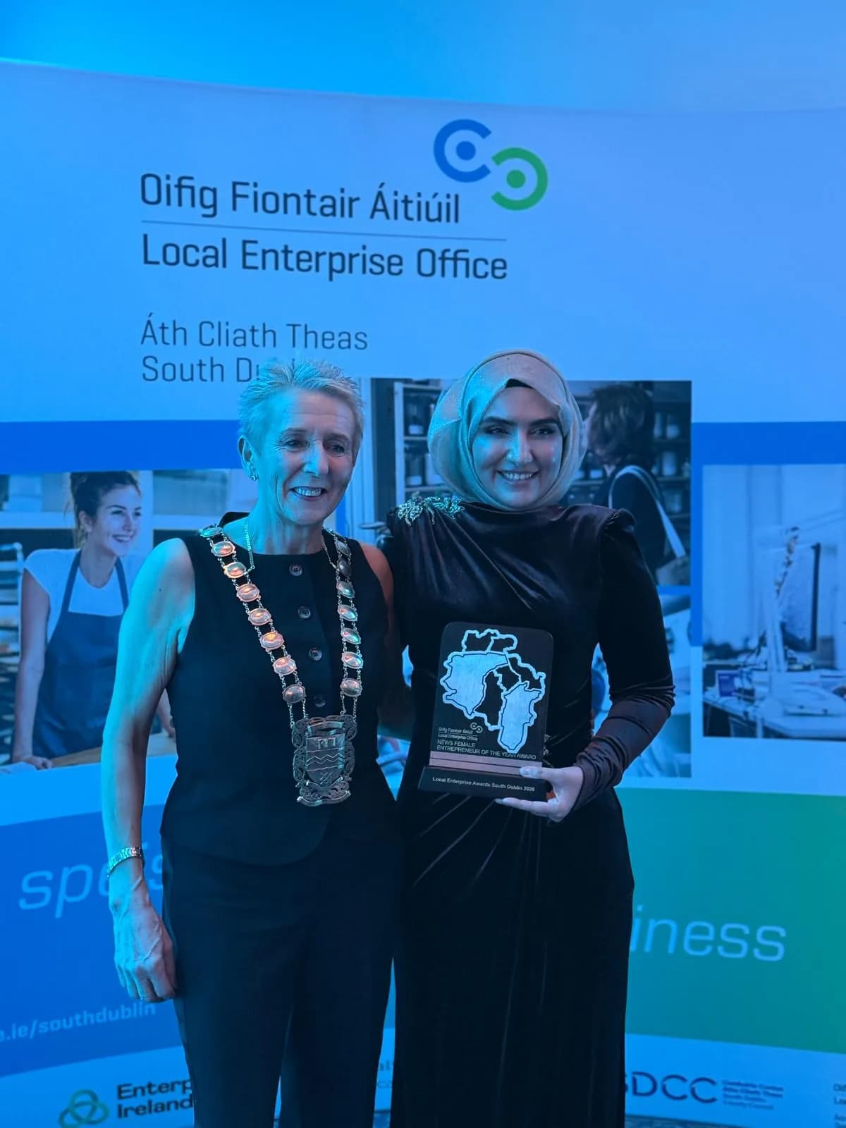 Dr. Elif Torun holding the Female Entrepreneur of the Year award beside the Mayor of South Dublin, Cllr Pamela Kearns